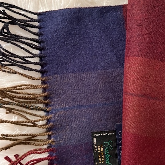 Givenchy scarf authentic - Picture 3 of 3
